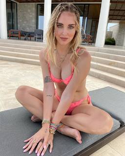 Chiara Ferragni feet photo thumbnail