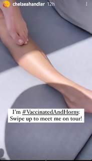 Chelsea Handler feet photo thumbnail