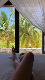 Irina Shayk feet photo thumbnail