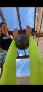 Victoria Silvstedt feet photo thumbnail