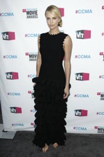 Charlize Theron feet photo thumbnail