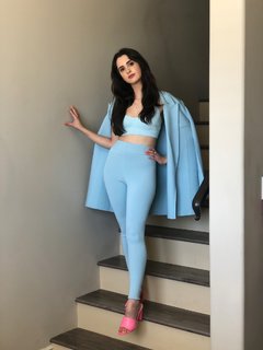 Laura Marano feet photo thumbnail