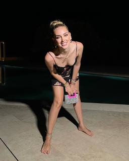 Chiara Ferragni feet photo thumbnail