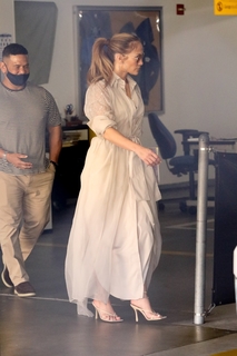 Jennifer Lopez feet photo thumbnail