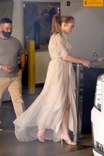 Jennifer Lopez feet photo thumbnail