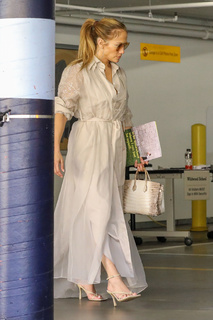 Jennifer Lopez feet photo thumbnail