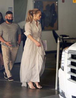Jennifer Lopez feet photo thumbnail