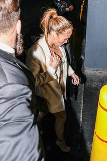 Jennifer Lopez feet photo thumbnail