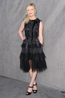 Kirsten Dunst feet photo thumbnail