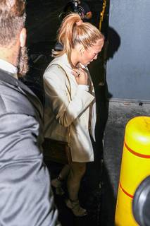 Jennifer Lopez feet photo thumbnail
