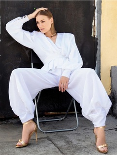 Yvonne Strahovski feet photo thumbnail