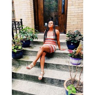 Joy Taylor feet photo thumbnail