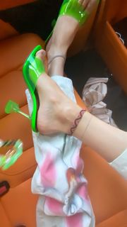 Behati Prinsloo feet photo thumbnail