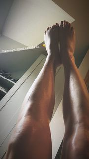 Ellie Goulding feet photo thumbnail