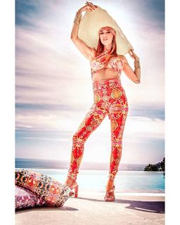 Veronica Maya feet photo thumbnail