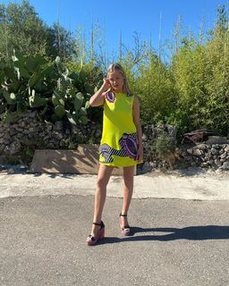 Laura Whitmore feet photo thumbnail