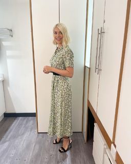 Holly Willoughby feet photo thumbnail