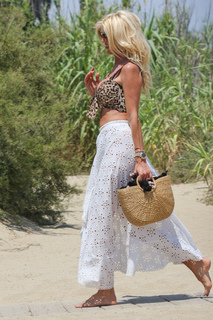 Victoria Silvstedt feet photo thumbnail