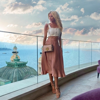 Victoria Silvstedt feet photo thumbnail