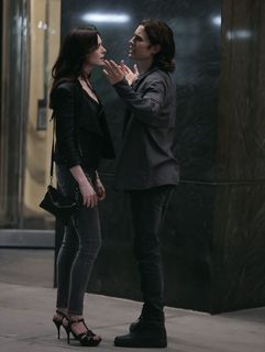 Anne Hathaway feet photo thumbnail