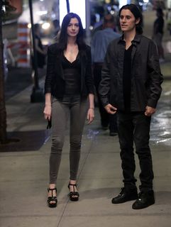 Anne Hathaway feet photo thumbnail