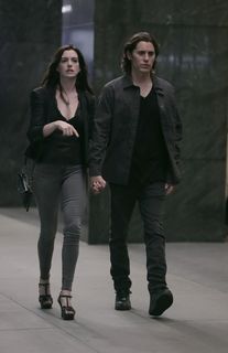 Anne Hathaway feet photo thumbnail