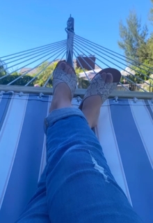 Lacey Chabert feet photo thumbnail