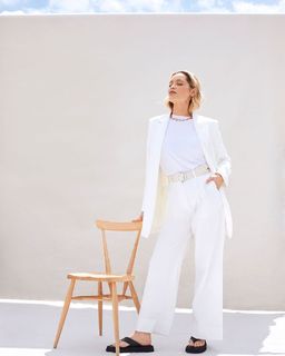 Laura Whitmore feet photo thumbnail