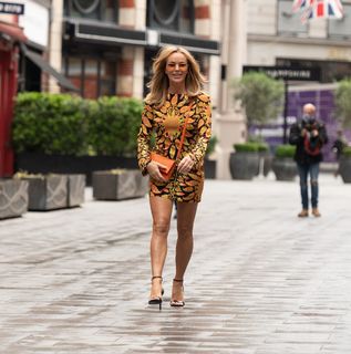 Amanda Holden feet photo thumbnail