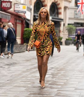 Amanda Holden feet photo thumbnail