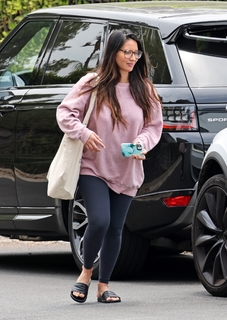 Olivia Munn feet photo thumbnail