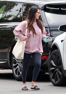 Olivia Munn feet photo thumbnail