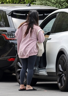 Olivia Munn feet photo thumbnail