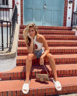 Kara Del Toro feet photo thumbnail