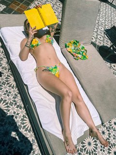 JoJo feet photo thumbnail