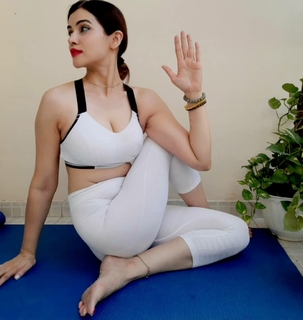 Poonam Yadav feet photo thumbnail