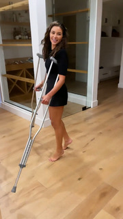 Olivia Culpo feet photo thumbnail