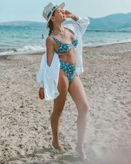 Athina Oikonomakou feet photo thumbnail