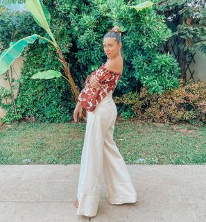 Athina Oikonomakou feet photo thumbnail