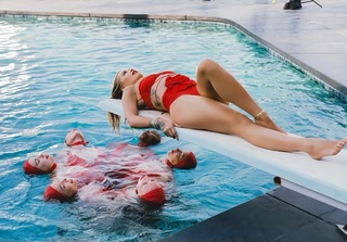 Rita Ora feet photo thumbnail