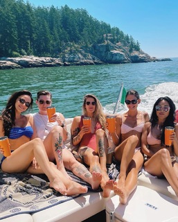 Jessica Lowndes feet photo thumbnail