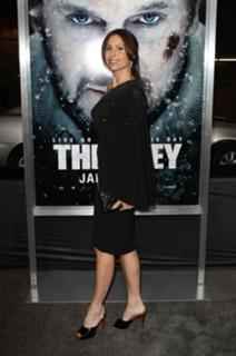Minnie Driver feet photo thumbnail