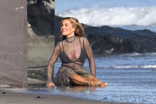 Rita Ora feet photo thumbnail