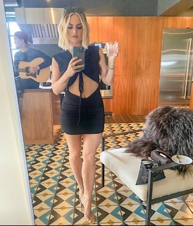 JoJo feet photo thumbnail