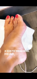 Veronica Maya feet photo thumbnail