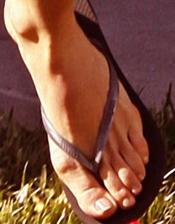Jessica Biel feet photo thumbnail