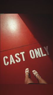 Emily Osment feet photo thumbnail