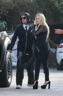 Avril Lavigne feet photo thumbnail