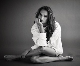 Alicia Vikander feet photo thumbnail