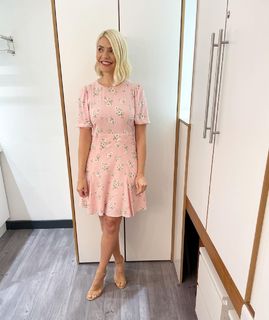 Holly Willoughby feet photo thumbnail